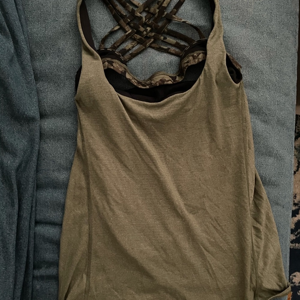 Lululemon top